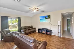 704 S Market St, Flatonia, TX 78941 - Photo 4
