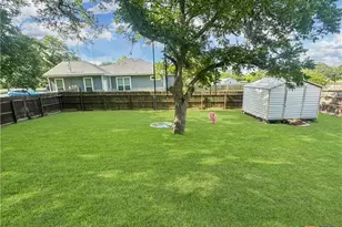 704 S Market St, Flatonia, TX 78941 - Photo 20