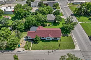 617 N Beal St, Belton, TX 76513 - Photo 4