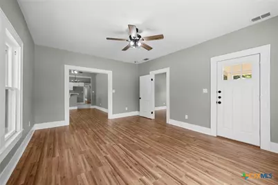 617 N Beal Street, Belton, TX 76513 - Photo 6