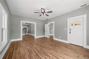 617 N Beal St, Belton, TX 76513 - Photo 6