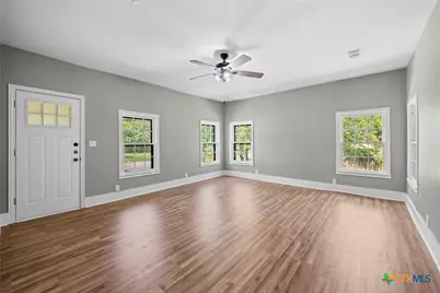 617 N Beal Street, Belton, TX 76513 - Photo 32