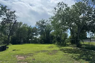 652 Flores St, Seguin, TX 78155 - Photo 1