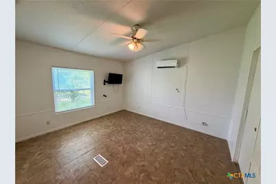 1210 N Drake Street, Edna, TX 77957 - Photo 12