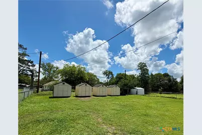 1210 N Drake Street, Edna, TX 77957 - Photo 18