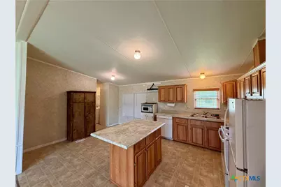 1210 N Drake Street, Edna, TX 77957 - Photo 8