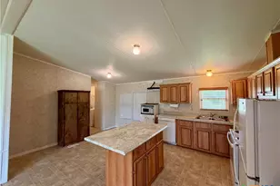 1210 N Drake St, Edna, TX 77957 - Photo 8