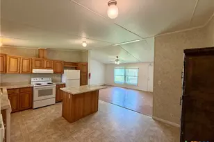1210 N Drake St, Edna, TX 77957 - Photo 10
