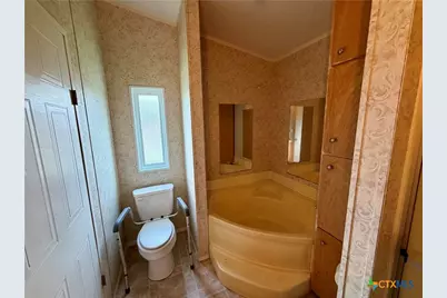 1210 N Drake Street, Edna, TX 77957 - Photo 14