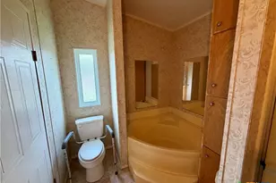1210 N Drake St, Edna, TX 77957 - Photo 14
