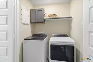 604 Saxon St, Seguin, TX 78155 - Photo 20