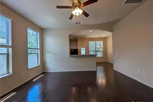 622 Creekside Cir, New Braunfels, TX 78130 - Photo 2