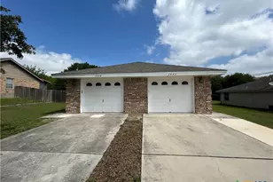 1642 W County Line Rd, New Braunfels, TX 78130 - Photo 2