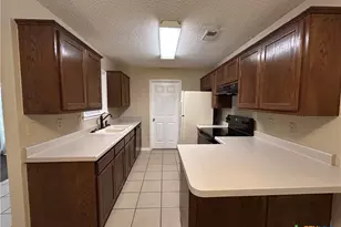 1642 W County Line Rd, New Braunfels, TX 78130 - Photo 12