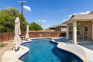 225 Kirkhill St, Hutto, TX 78634 - Photo 2