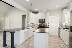 768 Burges St, Seguin, TX 78155 - Photo 14