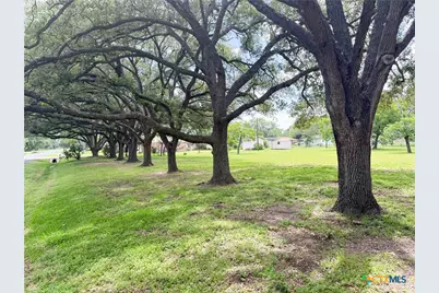 404 Blyth Road, Victoria, TX 77904 - Photo 2