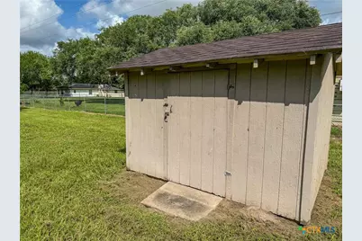 404 Blyth Road, Victoria, TX 77904 - Photo 4