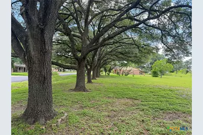 404 Blyth Road, Victoria, TX 77904 - Photo 4