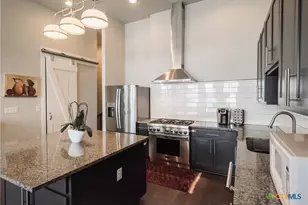 1121 N Academy Ave, New Braunfels, TX 78130 - Photo 4