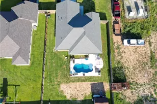 202 Quarry Ln, Cuero, TX 77954 - Photo 2