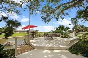 117 E Harbor Dr, Port Lavaca, TX 77979 - Photo 8