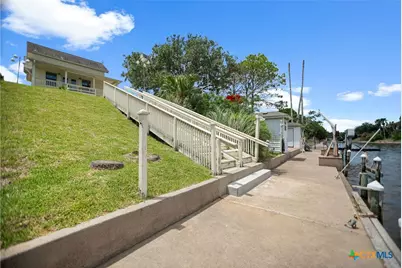117 E Harbor Drive, Port Lavaca, TX 77979 - Photo 10