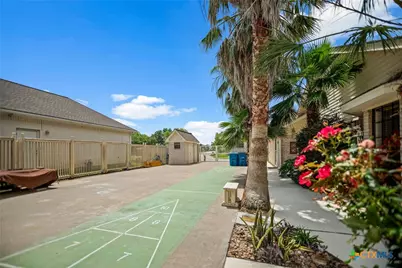 117 E Harbor Drive, Port Lavaca, TX 77979 - Photo 16
