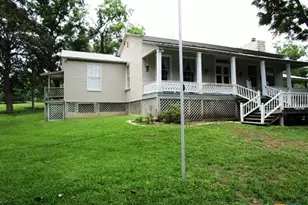 246 E Lincoln St, New Braunfels, TX 78130 - Photo 2
