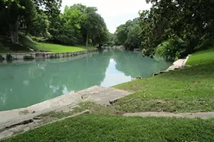 246 E Lincoln St, New Braunfels, TX 78130 - Photo 8