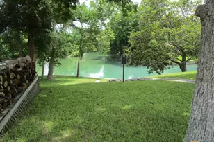 246 E Lincoln St, New Braunfels, TX 78130 - Photo 4