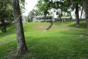 246 E Lincoln St, New Braunfels, TX 78130 - Photo 10