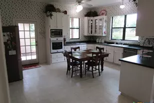 246 E Lincoln St, New Braunfels, TX 78130 - Photo 28