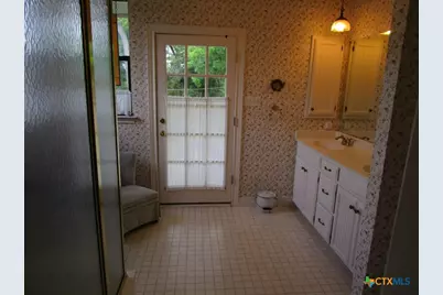 246 E Lincoln Street, New Braunfels, TX 78130 - Photo 18