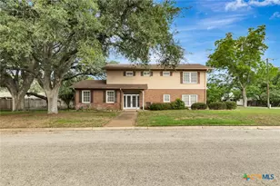 1014 N Hunt St, Cuero, TX 77954 - Photo 1