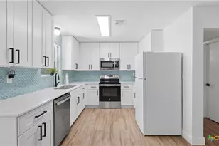 6715 E Queens Crown St, San Antonio, TX 78233 - Photo 24