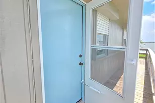 2182 W Bayshore Dr, Palacios, TX 77465 - Photo 10