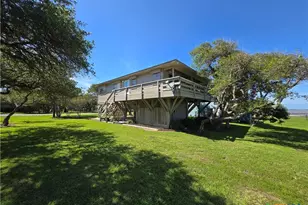 2182 W Bayshore Dr, Palacios, TX 77465 - Photo 38