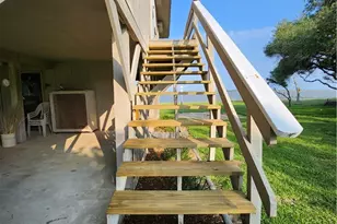 2182 W Bayshore Dr, Palacios, TX 77465 - Photo 4