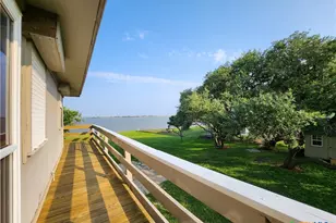 2182 W Bayshore Dr, Palacios, TX 77465 - Photo 8