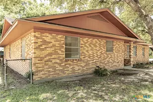 1220 N Ave I, Shiner, TX 77984 - Photo 4