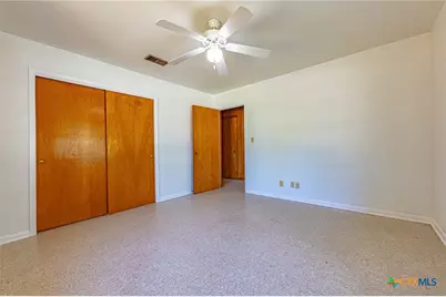 1220 N Avenue I, Shiner, TX 77984 - Photo 20