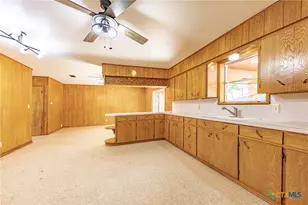 1220 N Ave I, Shiner, TX 77984 - Photo 8