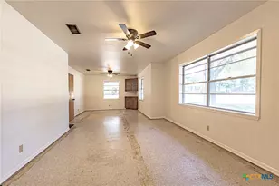 1220 N Ave I, Shiner, TX 77984 - Photo 10