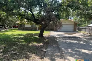 311 Cindy Dr, Canyon Lake, TX 78133 - Photo 2