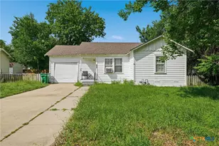 204 E 16th St, Cameron, TX 76520 - Photo 1