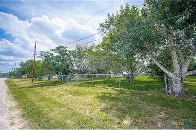 304 Turner Street, Yoakum, TX 77995 - Photo 38