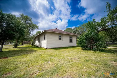 304 Turner Street, Yoakum, TX 77995 - Photo 2