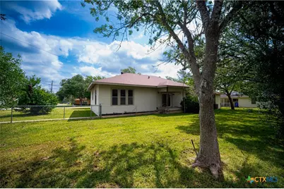 304 Turner Street, Yoakum, TX 77995 - Photo 4
