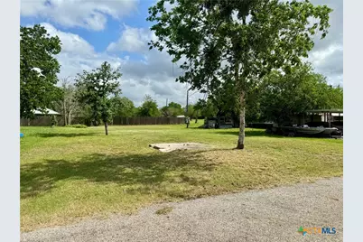 401 E Cleveland Street, Cuero, TX 77954 - Photo 4